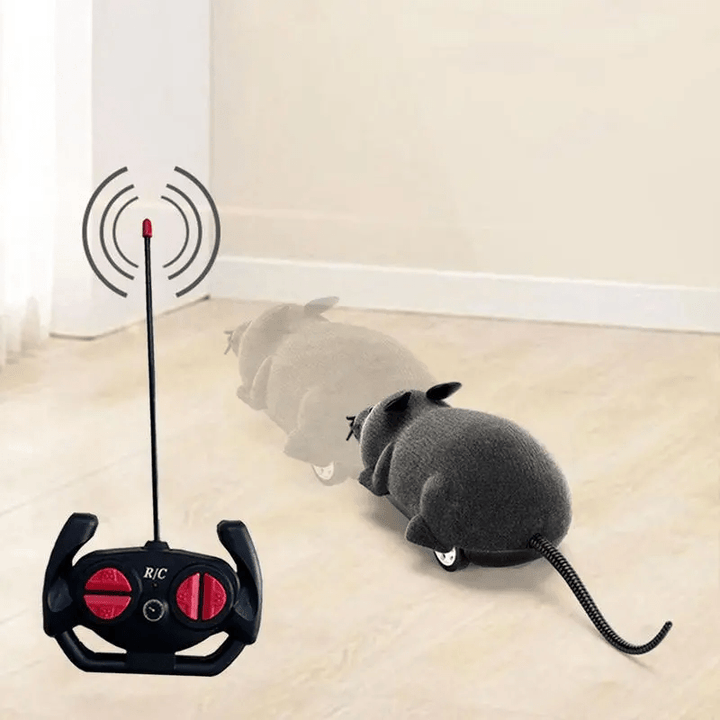 Remote-Controlled Squeaky Mouse Toy for Cats & Dogs - Durable Plastic, Ideal for Small Breeds (Batteries Not Included)