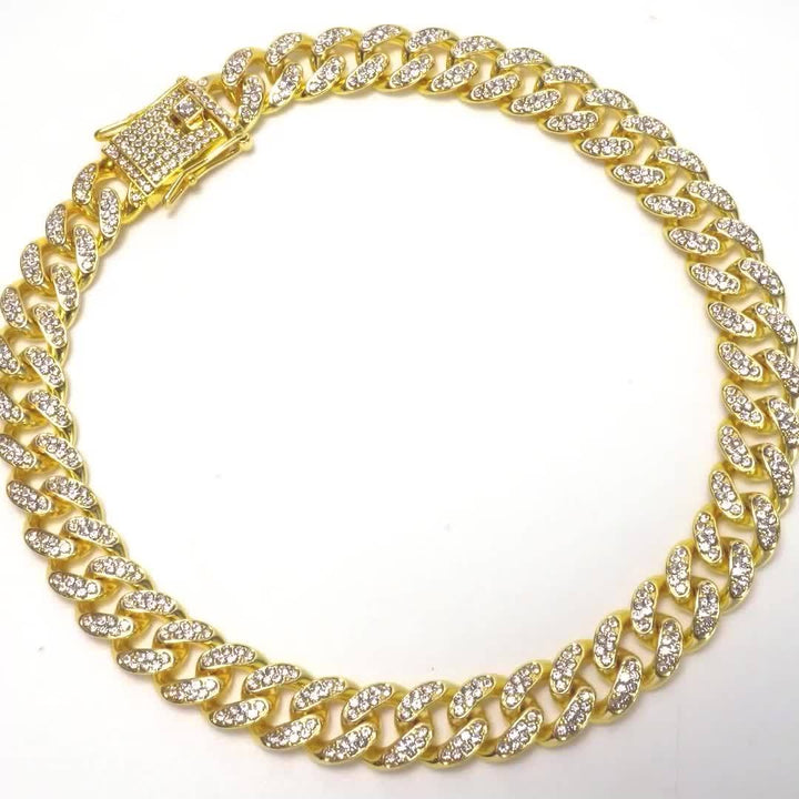 Sparkling Diamondoid Dog Collar: Secure Metal Chain & Buckle for Stylish Walks!