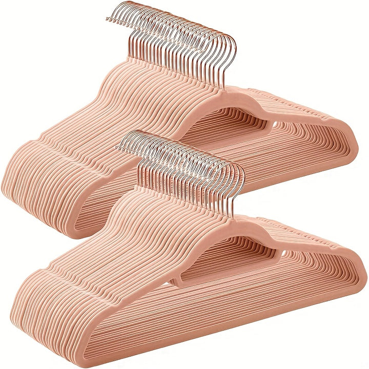 Pack de 50 cintres en velours SONGMICS, cintre avec crochet pivotant en or rose, antidérapant et gain de place, épaisseur de 0,2 pouce, longueur de 17,1 pouces pour manteau, chemise, robe, pantalon, cravate.